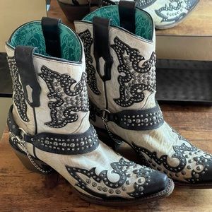 Black and white Corral cowgirl boots size 8M.